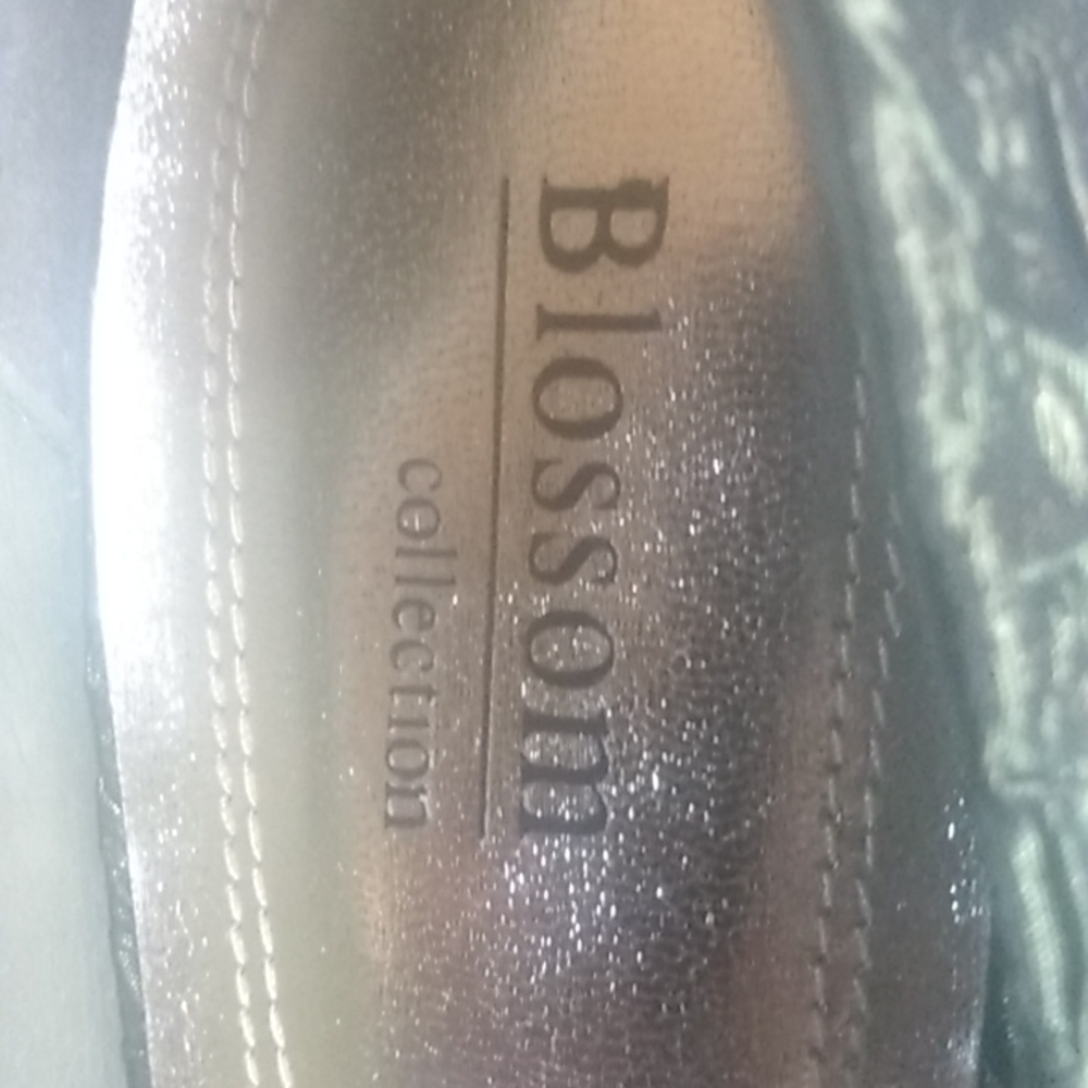 Beautiful Designer Shoes - Picture 3 of 9